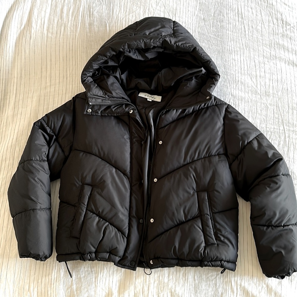 Women’s black cropped puffer coat